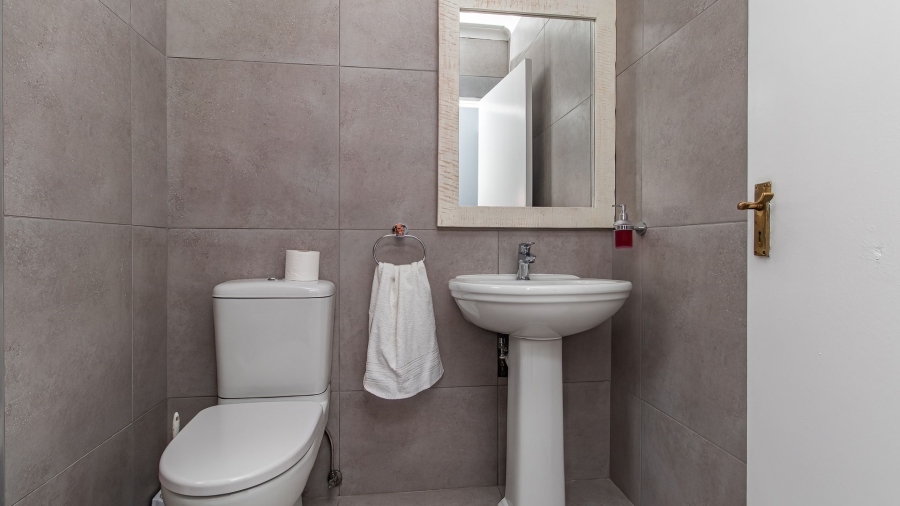 3 Bedroom Property for Sale in Castleton Western Cape